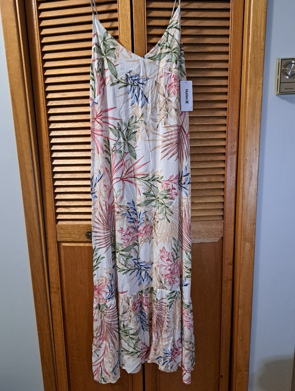 NWT Hurley Floral Pink and Green Lightweight Ruffle Maxi Dress Size M - Picture 2 of 7